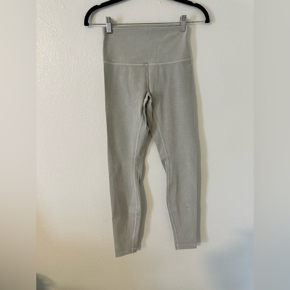 Lululemon Wunder Under High-Rise
Tight *Snow Washed 28"
Washed French Clay​​​ - Picture 5 of 9